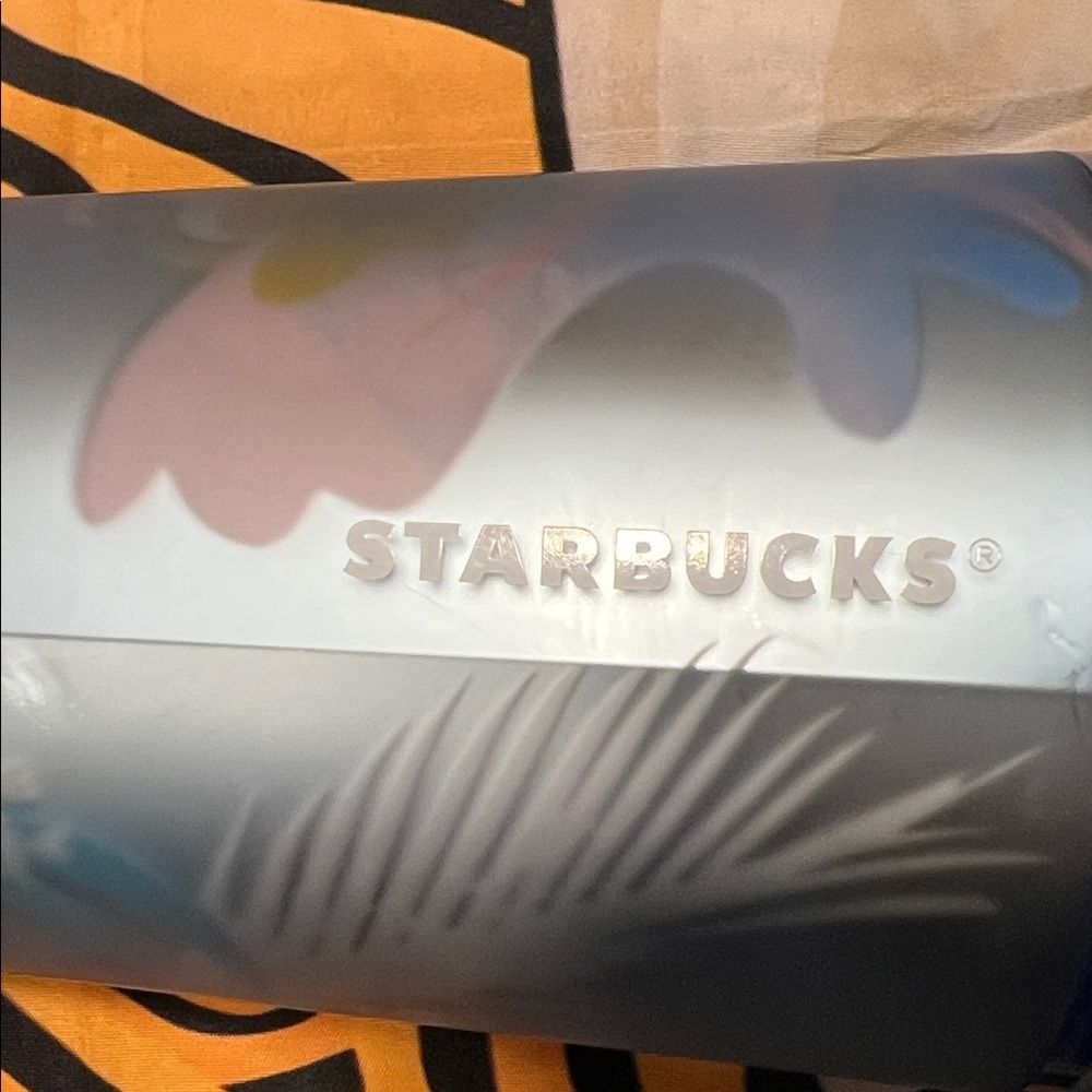 Starbucks 2023 Blue Floral Soft Touch Venti 24 oz Tumbler - Picture 2 of 7